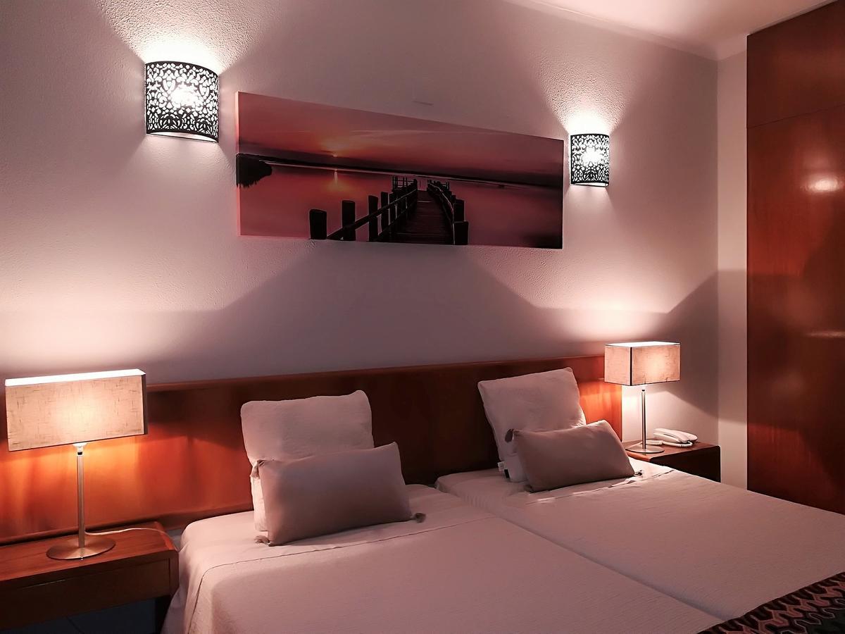 Apartamentos Turisticos Lindomar Armação de Pêra Extérieur photo